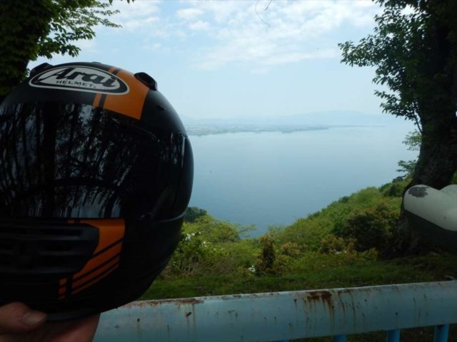 ヘルメットと琵琶湖