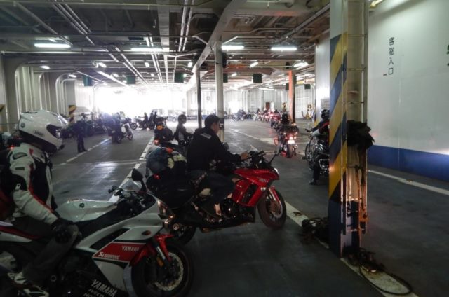 フェリー内部バイク置き場