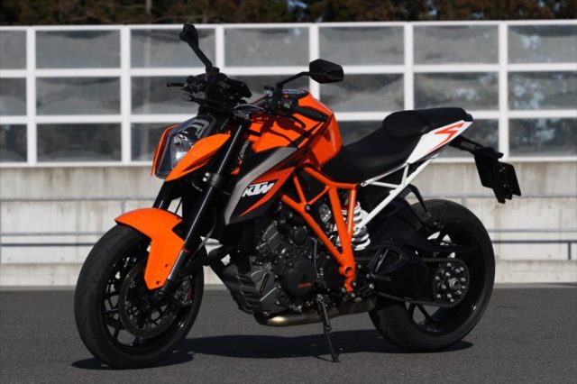 先代SUPER DUKE R