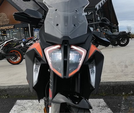 1290 SUPER DUKE GT 正面
