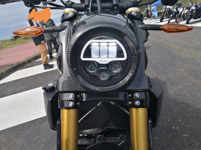FTR1200ヘッドライト